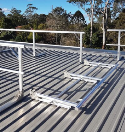 GUARDRAIL-AND-WALKWAY-SYSTEMS-LADDER-STABILISERS-02-400x424